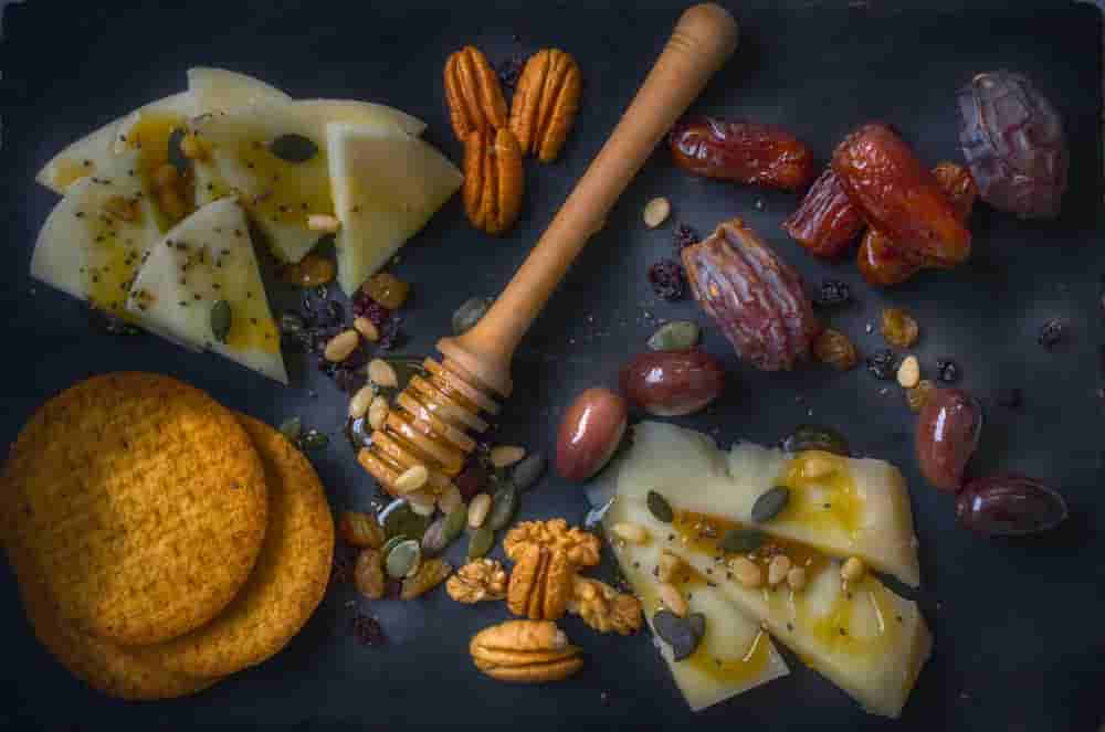 dattes, noix, pastéque, raisins, biscuits