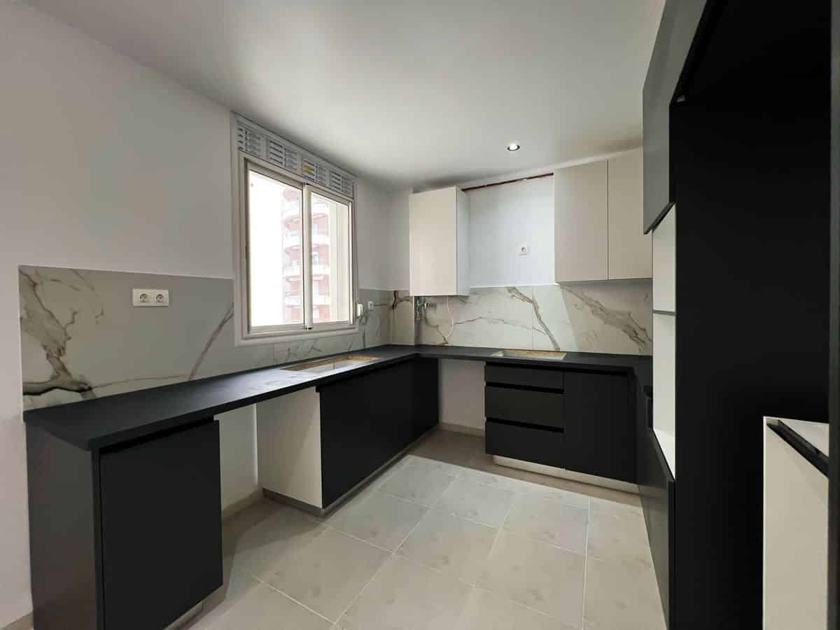 Pose d'équipements de cuisine entamée