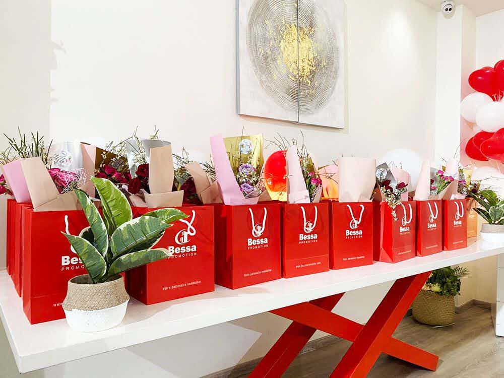 des cadeaux et fleurs offerts par Bessa Promotion